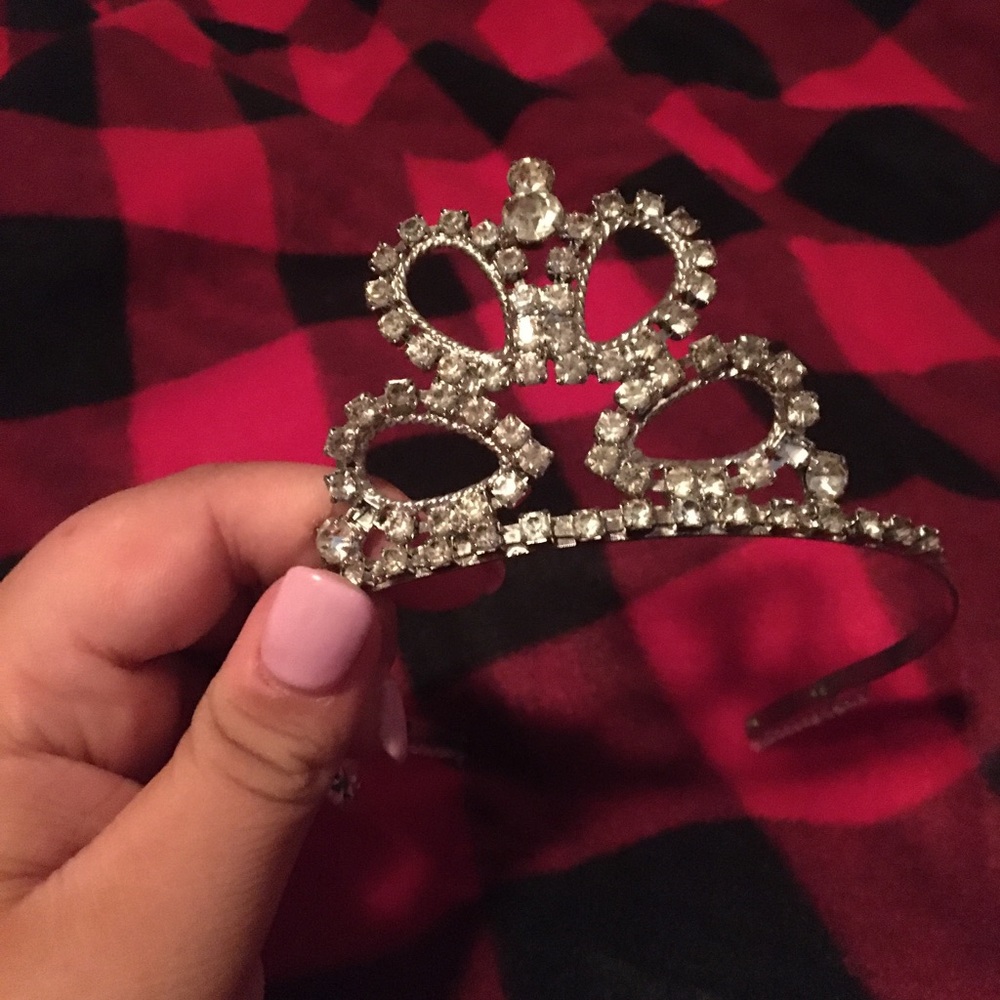 Crown!!đ - Picture 5 of 6